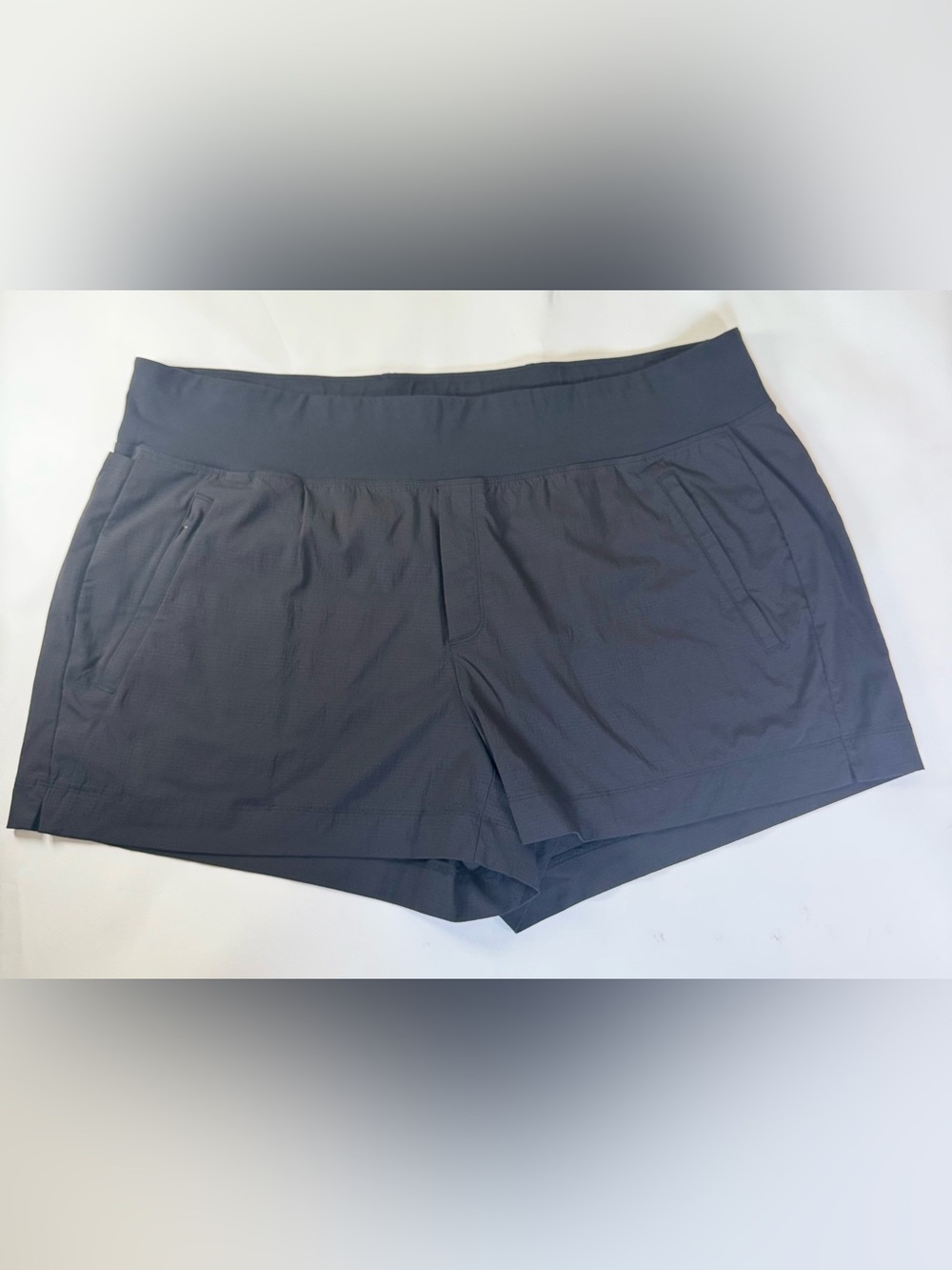 Athleta Trekkie North Short in Black - Size 20